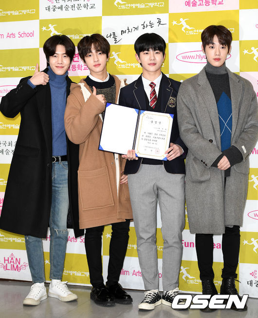졸업 시원섭섭...트와이스 쯔위·채영부터 배진영까지, 아이돌의 졸업식 [종합] - NO.1 축구 전문 미디어, 스포탈코리아  졸업 시원섭섭...... 