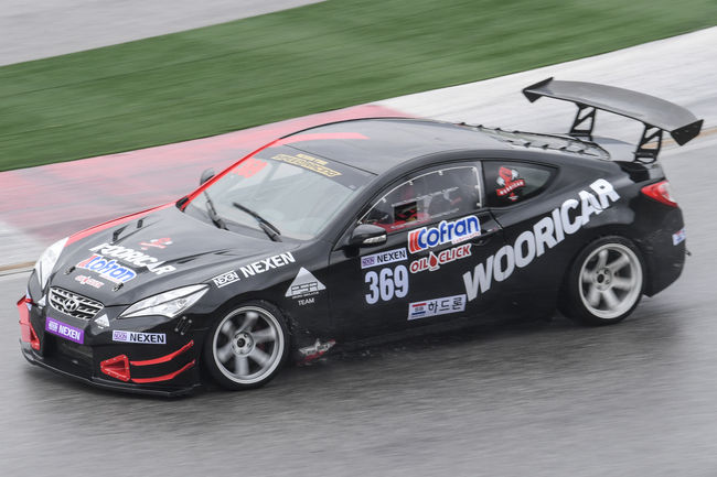GT 300 클래스 시즌 개막전에서 우승한 이대준의 질주 모습.