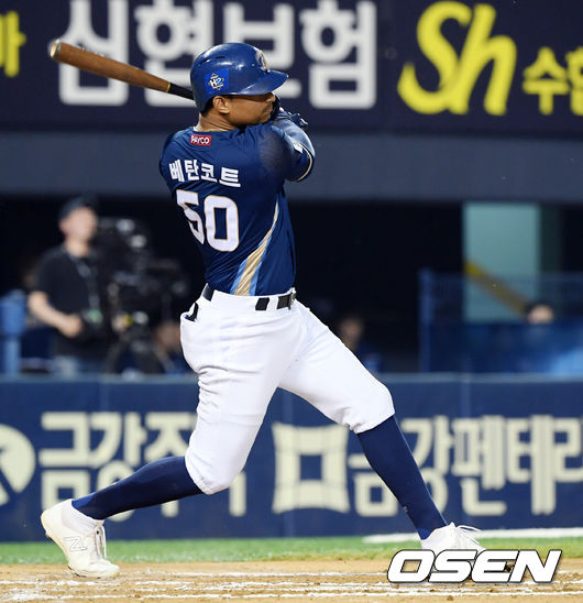 [OSEN=잠실, 이동해 기자]6회초 2사 1,2루 NC 베탄코트가 1타점 적시 2루타를 뽑아내고 있다. / eastsea@osen.co.kr