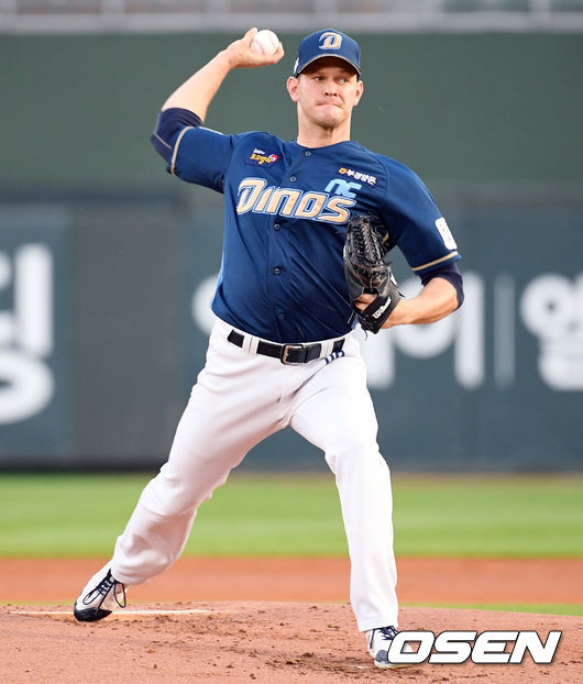 [OSEN=부산, 이동해 기자]1회말 NC 선발투수 루친스키가 역투하고 있다. / eastsea@osen.co.kr