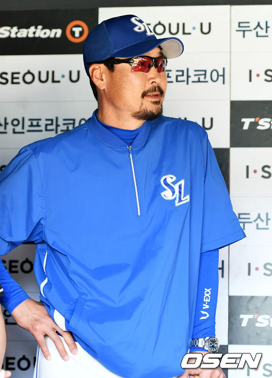[OSEN=잠실, 박재만 기자] 28일 오후 서울 잠실야구장에서 ‘2019 신한은행 MY CAR KBO리그’ 두산 베어스와 삼성 라이온즈의 경기가 열린다.김한수 삼성 감독이 박한이 관련 질문에 잠시 생각에 잠겨 있다. /pjmpp@osen.co.kr