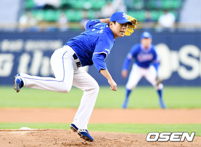 [OSEN=잠실, 박재만 기자]1회말 삼성 선발투수 윤성환이 역투하고 있다. /pjmpp@osen.co.kr