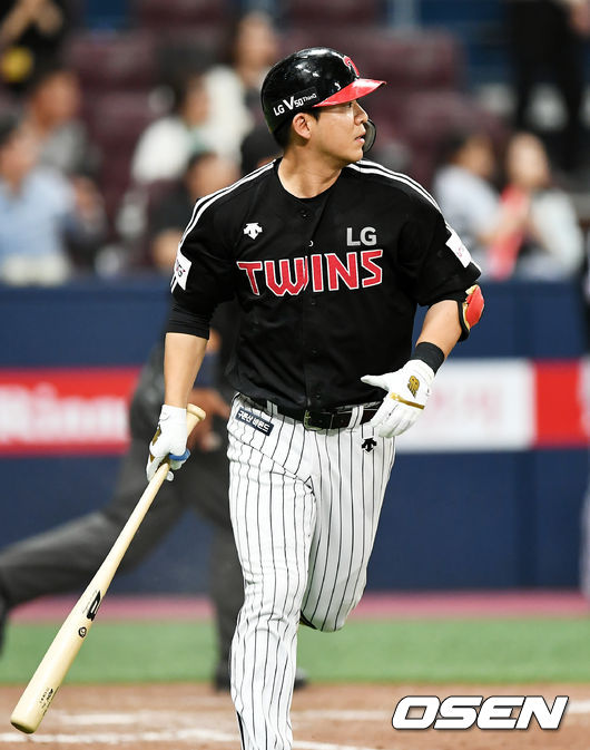 [OSEN=고척, 박재만 기자]8회초 1사 1루 LG 김민성이 역전 2점 홈런을 날리고 있다. /pjmpp@osen.co.kr