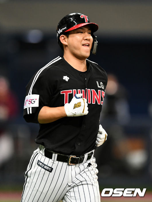 [OSEN=고척, 박재만 기자]7회초 선두타자 LG 김민성이 안타로 출루에 성공하고 있다. /pjmpp@osen.co.kr