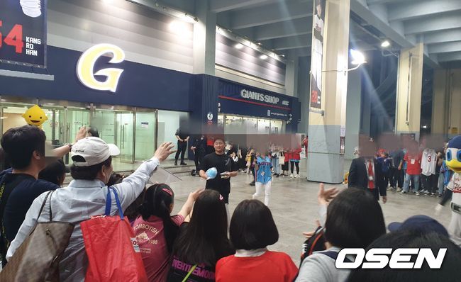 [OSEN=부산, 손찬익 기자] 31일 삼성-롯데전이 끝난 뒤 사직구장. /what@osen.co.kr