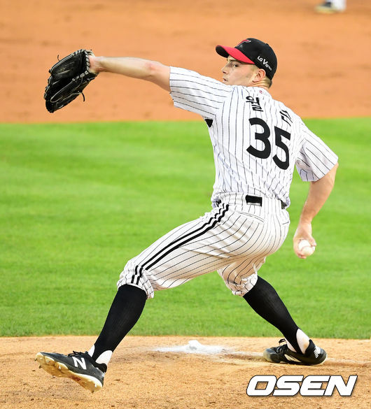 [OSEN=잠실, 지형준 기자]LG 윌슨이 역투하고 있다. /jpnews@osen.co.kr