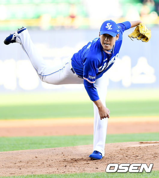 [OSEN=잠실, 박재만 기자]1회말 삼성 선발투수 윤성환이 역투하고 있다. /pjmpp@osen.co.kr