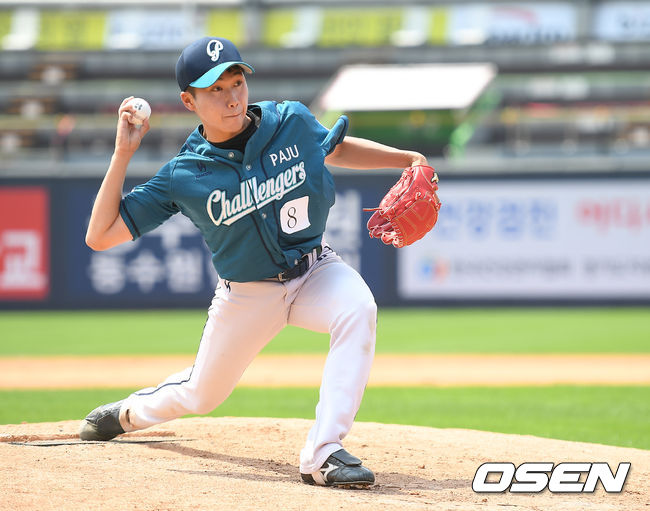[OSEN=수원, 곽영래 기자] 5일 수원 kt위즈파크에서 KBO 해외 아마 및 프로 선수 트라이아웃이 진행됐다.장진호가 투구를 하고 있다. / youngrae@osen.co.kr