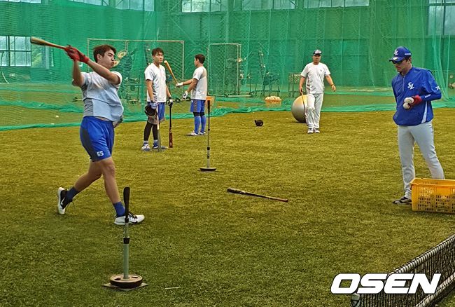 [OSEN=경산, 손찬익 기자] 타격 훈련중인 구자욱 /what@osen.co.kr