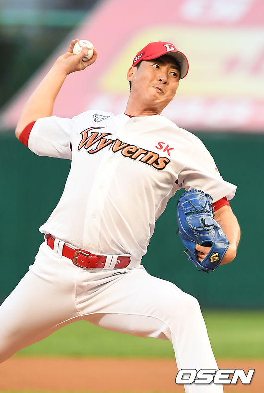 [OSEN=인천, 곽영래 기자]2회초 SK 문승원이 역투하고 있다. /youngrae@osen.co.kr
