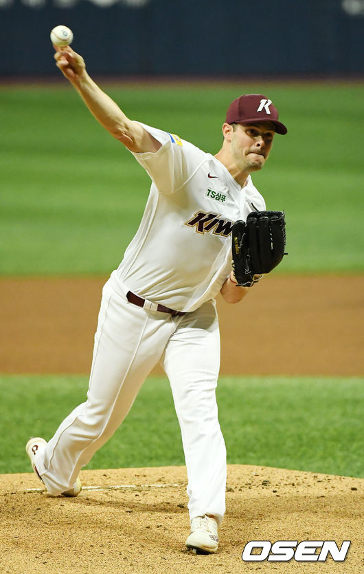 [OSEN=고척, 민경훈 기자]키움 선발 브리검이 마운드 위에서 힘차게 공을 뿌리고 있다./rumi@osen.co.kr