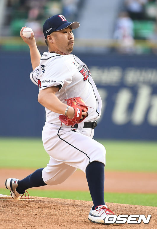 [OSEN=잠실, 곽영래 기자]1회초 두산 유희관이 역투하고 있다. /youngrae@osen.co.kr