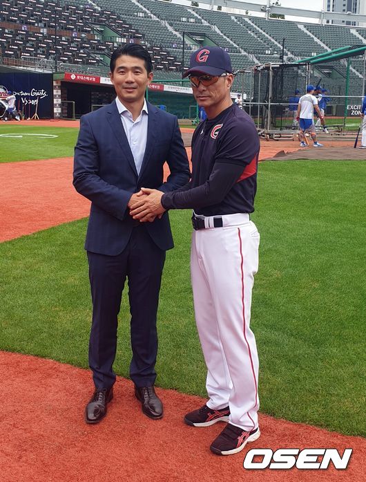 [OSEN=부산, 손찬익 기자] 성민규 롯데 단장과 공필성 감독 대행 / what@osen.co.kr