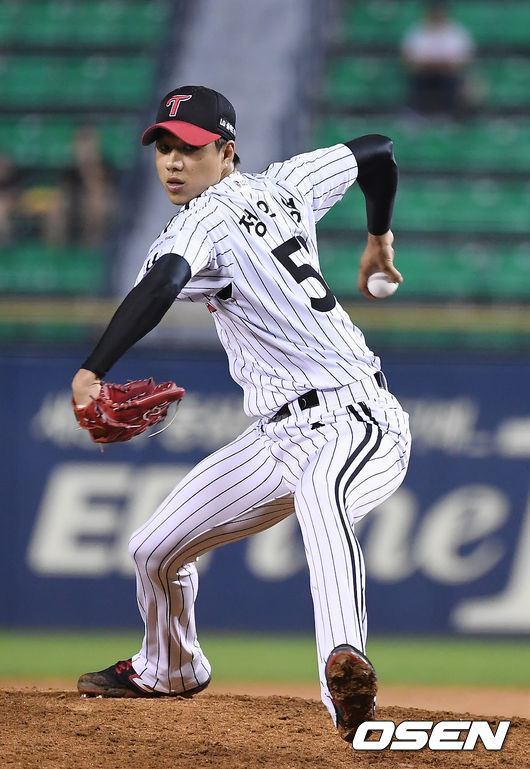 [OSEN=곽영래 기자]8회초 LG 정우영이 역투하고 있다. /youngrae@osen.co.kr