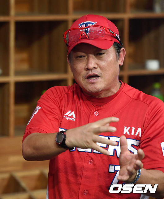 [OSEN=고척, 이대선 기자] KIA 타이거즈 박흥식 감독대행. /sunday@osen.co.kr
