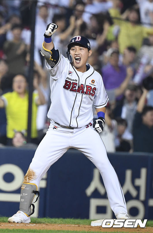 [OSEN=잠실, 곽영래 기자] 1일 오후 서울 잠실 야구장에서 '2019 신한은행 MY CAR KBO리그' 두산 베어스와 NC 다이노스의 경기가 열렸다.8회말 2사 1루 두산 김인태가 동점 적시 3루타를 때린 뒤 기뻐하고 있다. / youngrae@osen.co.kr