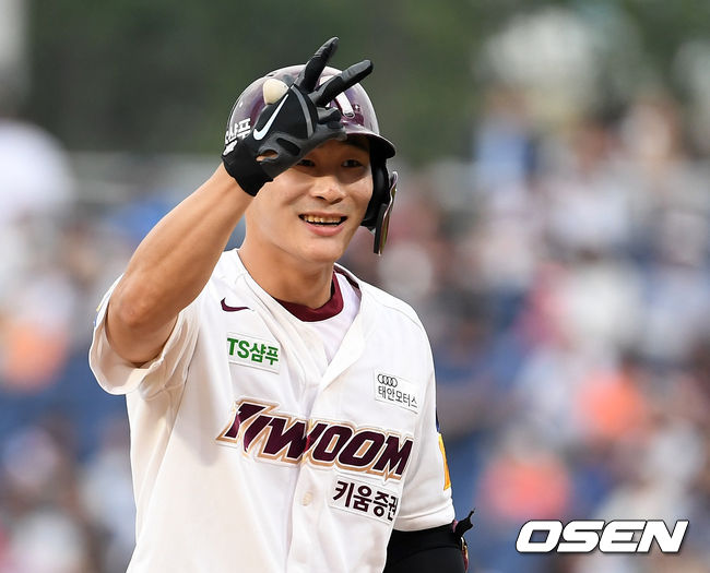 [OSEN=창원, 이대선 기자] 21일 오후 경남 창원NC파크에서 ‘프로야구 2019 MY CAR KBO 올스타전’이 열렸다.1회말 1사 1루에서 키움 김하성이 좌전안타를 치고 환호하고 있다. /sunday@osen.co.kr