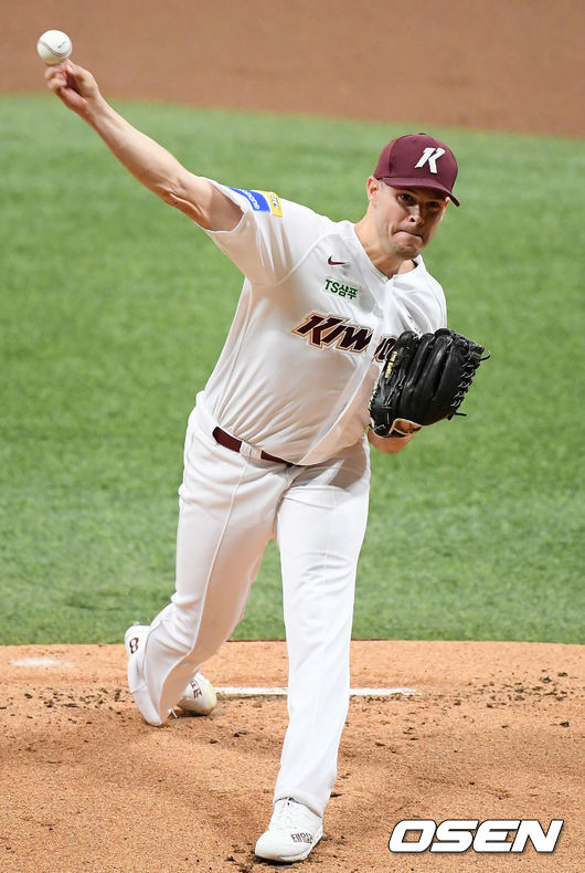 [OSEN=고척, 민경훈 기자]키움 선발 브리검이 마운드 위에서 힘차게 공을 뿌리고 있다.  /rumi@osen.co.kr
