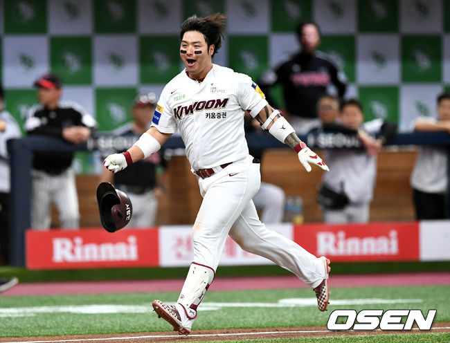 [OSEN=고척, 최규한 기자]9회말 무사 끝내기포를 날린 박병호가 홈으로 뛰며 환호하고 있다. /dreamer@osen.co.kr