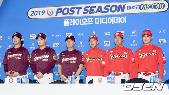 [OSEN=인천, 김성락 기자]SK 와이번즈와 키움 히어로즈 선수팀이 포토타임을 하고 있다. /ksl0919@osen.co.kr