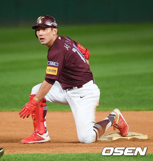 [OSEN=인천,박준형 기자]연장11회초 키움 서건창이 2루타를 날리고 2루에 세이프되고 있다. /soul1014@osen.co.kr