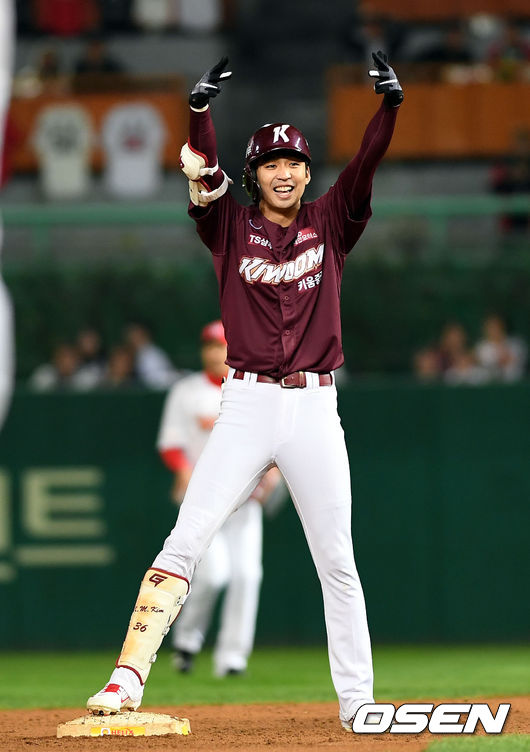 [OSEN=문학, 손용호 기자] 4회초 2사 2,3루 김규민이 동점 2타점 2루타를 치고 환호하고 있다. /spjj@osen.co.kr