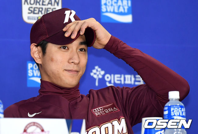 [OSEN=잠실, 최규한 기자]키움 이정후가 참석해 인사말을 준비하고 있다. /dreamer@osen.co.kr