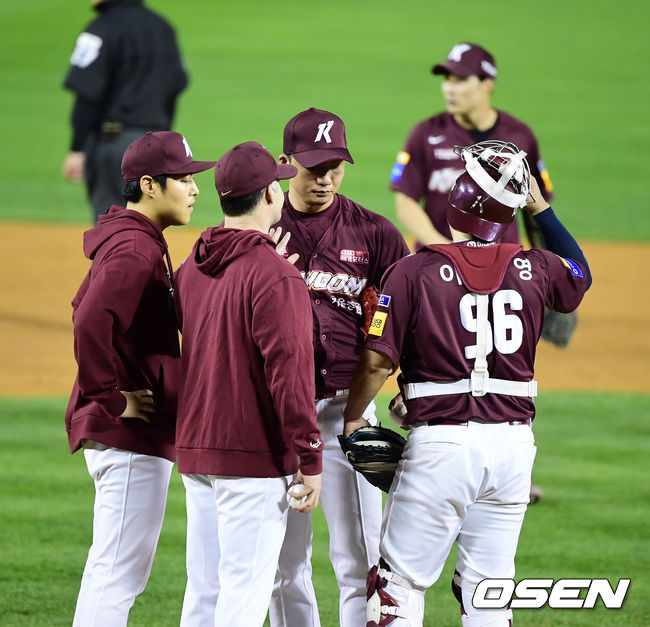 [OSEN=잠실, 지형준 기자]9회말 키움 오주원이 교체되고 있다. /jpnews@osen.co.kr