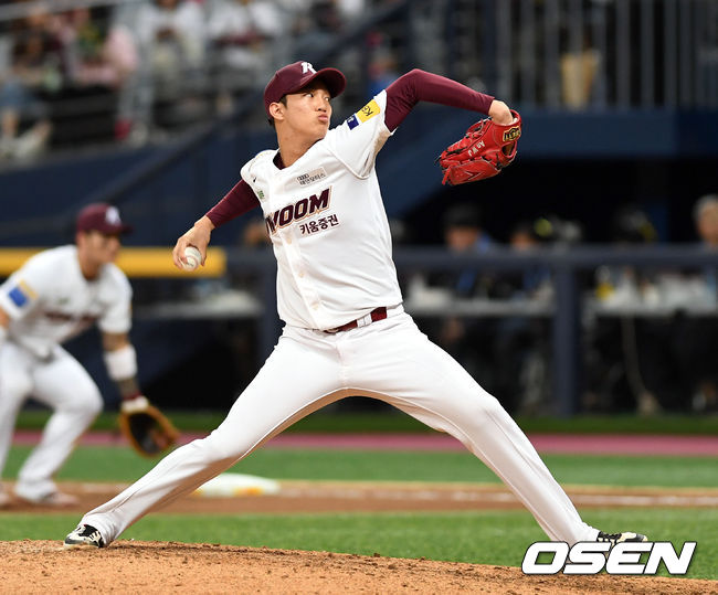[OSEN=고척, 손용호 기자] 키움 안우진이 힘차게 공을 던지고 있다. /spjj@osen.co.kr