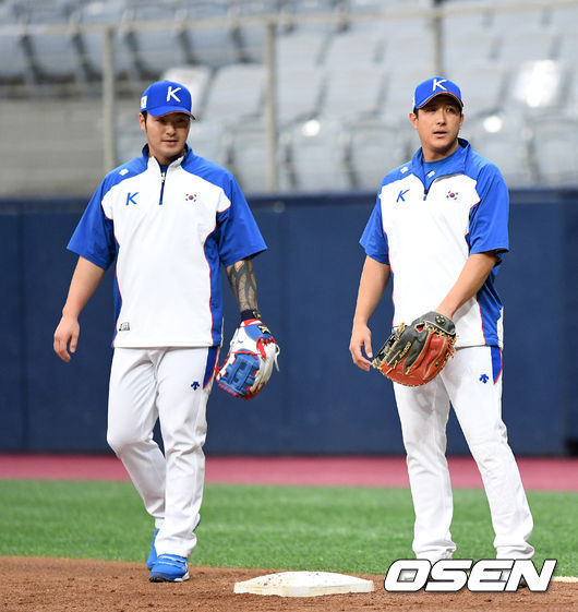 [OSEN=고척, 이대선 기자]박병호와 황재균이 훈련을 하고 있다. /sunday@osen.co.kr