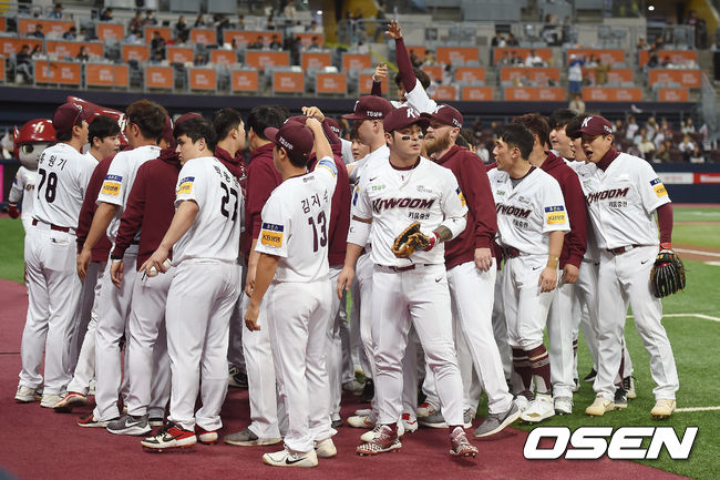 [OSEN=고척, 곽영래 기자]키움 선수단이 화이팅을 외치고 있다./youngrae@osen.co.kr