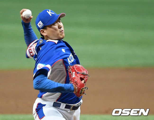 [OSEN=고척, 곽영래 기자] 2일 오후 서울 고척스카이돔에서 '2019 세계야구소프트볼연맹(WBSC) 프리미어12' 대한민국과 푸에르토리코의 평가전이 열렸다.5회말 한국 이승호가 역투하고 있다. /youngrae@osen.co.kr