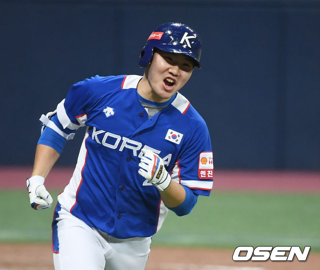 [OSEN=고척, 곽영래 기자]9회초 2사 1,3루 한국 박민우가 적시타를 때려내고 있다. /youngrae@osen.co.kr
