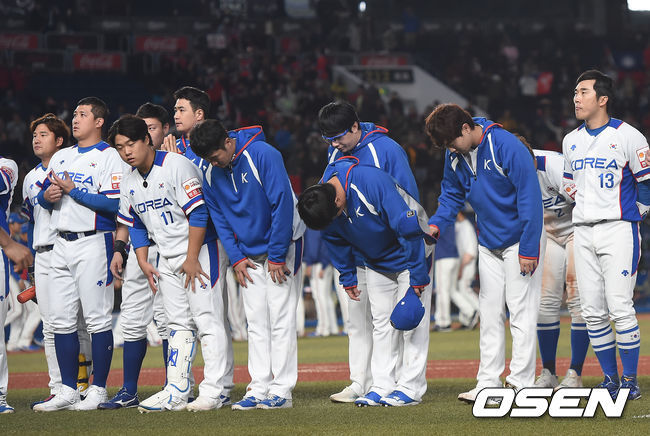 [OSEN=지바(일본), 곽영래 기자] 한국은 12일 일본 지바 ZOZO마린 스타디움에서 열린 ‘2019 WBSC 프리미어 12’ 슈퍼라운드 2차전 대만과의 경기에서 0-7로 충격의 패배를 당했다. 한국은 슈퍼라운드 전적 2승1패가 됐다. /youngrae@osen.co.kr