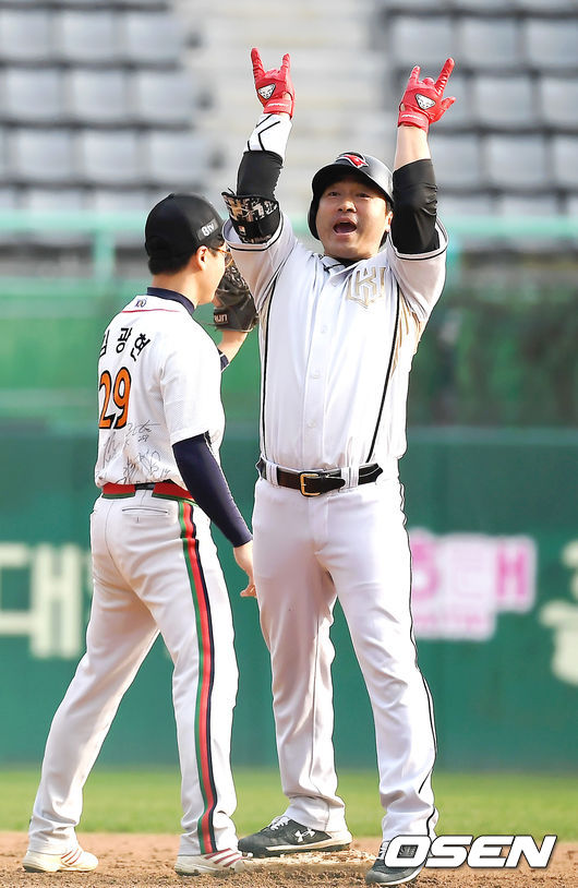 [OSEN=인천, 곽영래 기자]KT 스타즈 고국일이 역전 점수를 만든 뒤 세레머니를 하고 있다. /youngrae@osen.co.kr