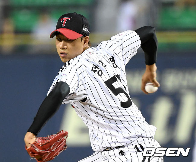 [OSEN=잠실, 이대선 기자]9회초 LG 정우영이 역투하고 있다. /sunday@osen.co.kr