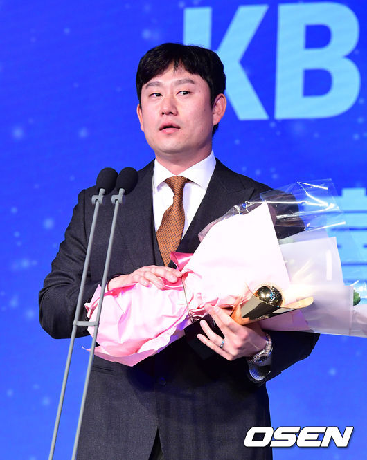 [OSEN=지형준 기자]키움 김상수가 KBO 홀드상을 수상하며 소감을 말하고 있다. /jpnews@osen.co.kr