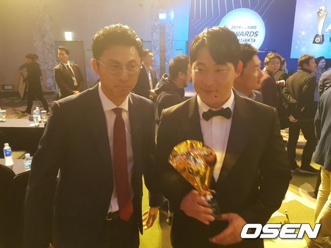 [OSEN=삼성동, 길준영 기자] 키움 손혁 감독과 SK 하재훈. /fpdlsl72556@osen.co.kr