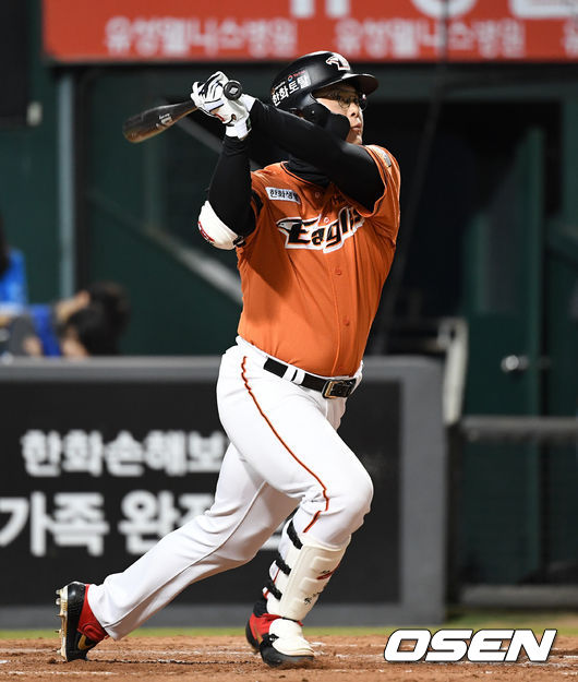 [OSEN=대전, 이대선 기자] 한화 이성열이 우월 2타점 적시 2루타를 치고 있다. /sunday@osen.co.kr
