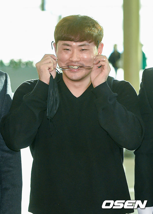 [OSEN=박준형 기자]이지영이 안경을 고쳐 쓰고 있다./ soul1014@osen.co.kr