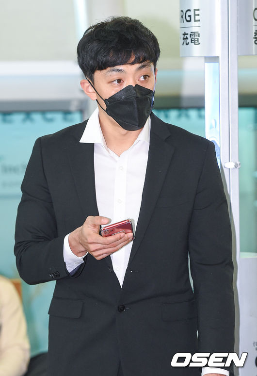 [OSEN=박준형 기자] 박정음이 출국장으로 이동하고 있다./ soul1014@osen.co.kr