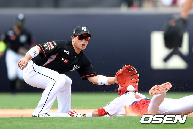 [OSEN=광주, 이대선 기자] KIA 1루주자 박찬호가 도루에 성공하고 있다. /sunday@osen.co.kr