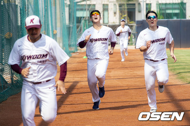 [OSEN=가오슝, 손용호 기자]9일 포수 런닝에서 이지영이 주효상과 박동원을 압도적인 차이로 앞서 달리고 있다. /spjj@osen.co.kr