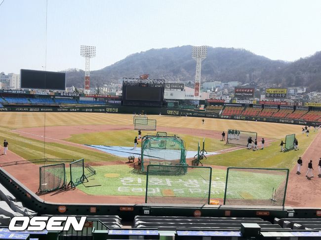 [OSEN=대전, 이상학 기자] 12일 한화 선수단이 대전 한화생명이글스파크에서 훈련 중이다. /waw@osen.co.kr
