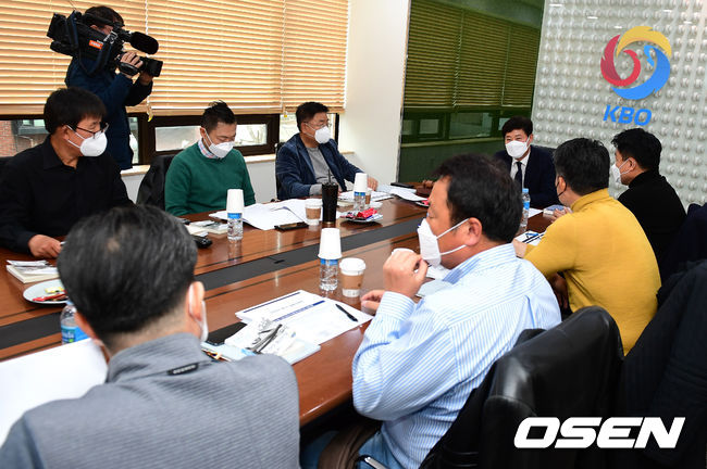 [OSEN=지형준 기자]류대환 KBO 사무총장과 10개 구단 단장이 회의를 진행하고 있다. /jpnews@osen.co.kr