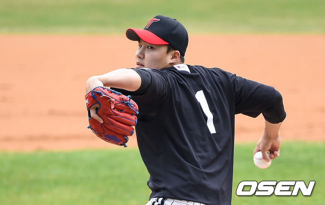 [OSEN=잠실,박준형 기자] 1회말 선발 임찬규가 역투하고 있다. /  soul1014@osen.co.kr