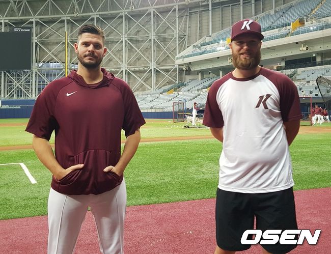 [OSEN=고척돔, 길준영 기자] 키움 히어로즈 브리검(왼쪽), 요키시 /fpdlsl72556@osen.co.kr