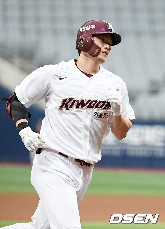 [OSEN=고척, 민경훈 기자]6회말 2사 백팀 임병욱이 솔로포를 날린 후 그라운드를 돌고 있다. / rumi@osen.co.kr