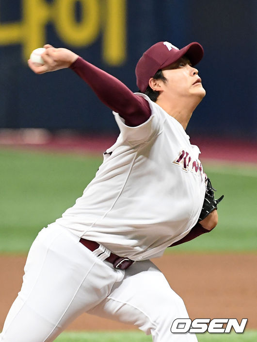 [OSEN=고척, 민경훈 기자]9회초 키움 백팀 조상우가 마운드 위에서 힘차게 공을 뿌리고 있다. / rumi@osen.co.kr