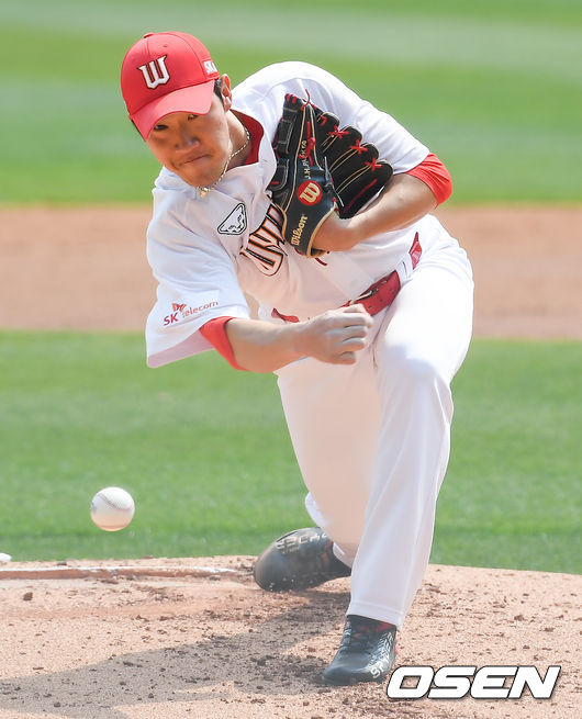 [OSEN=인천,박준형 기자]SK 선발투수 박종훈이 역투하고 있다. /  soul1014@osen.co.kr